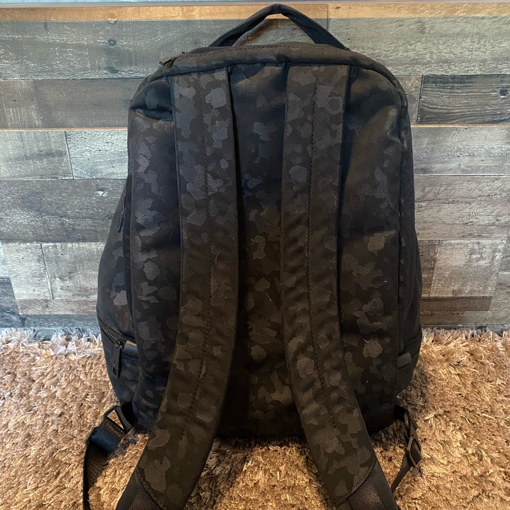 Lululemon City Adenturer Backpack - Picture 2 of 2